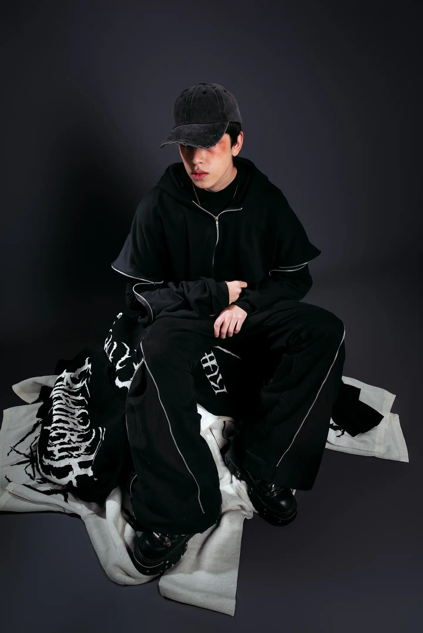 Multizipper hoodie  4