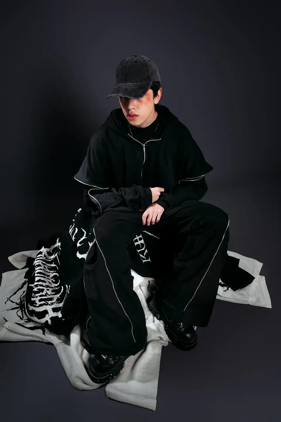 Multizipper hoodie  4