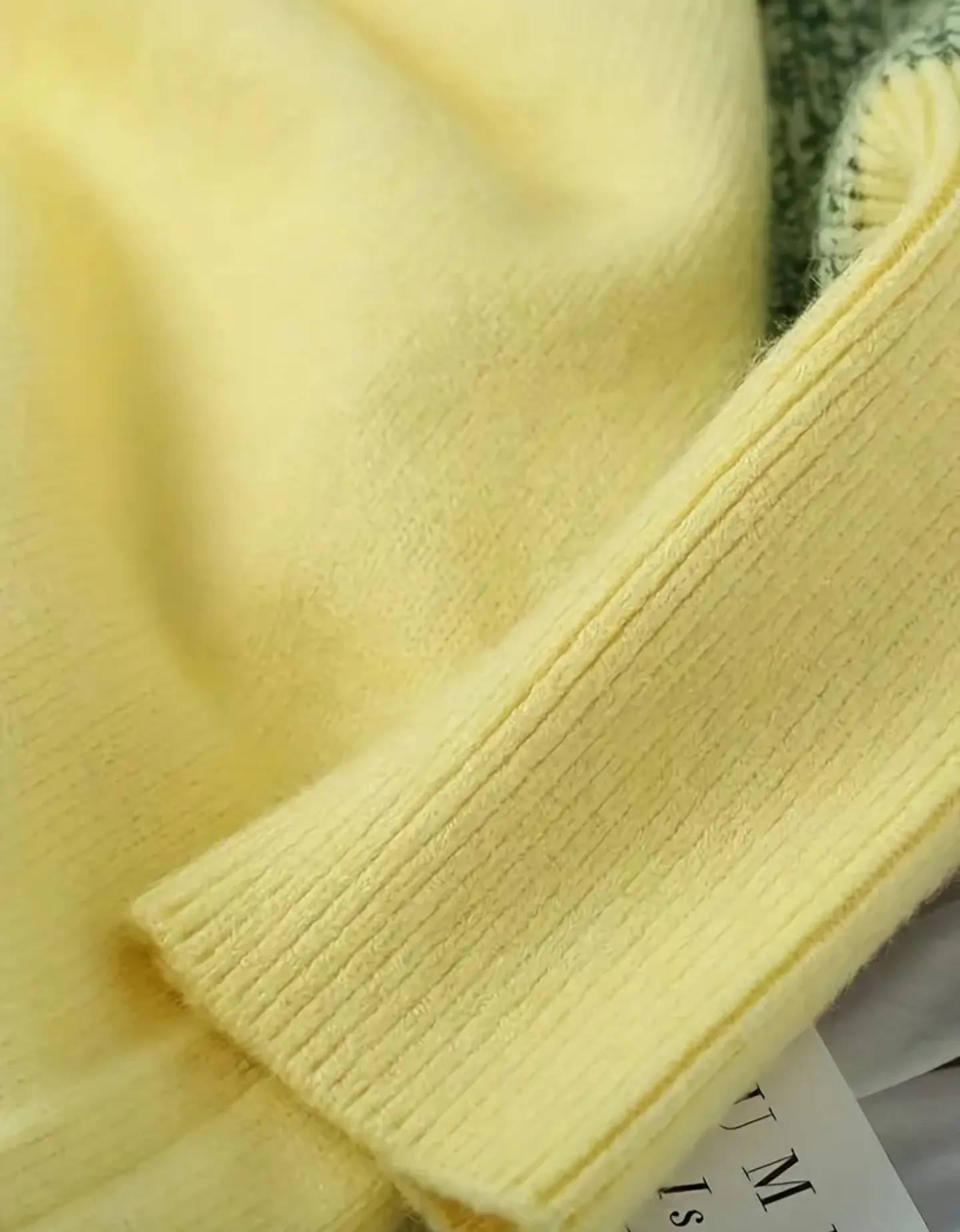 Sweter cuello alto asimétrico en tonos verdes talla M 1