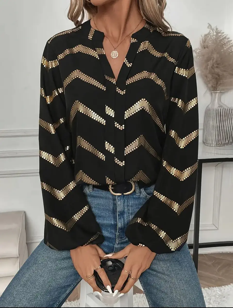 Blusa detalles dorados talla M 6