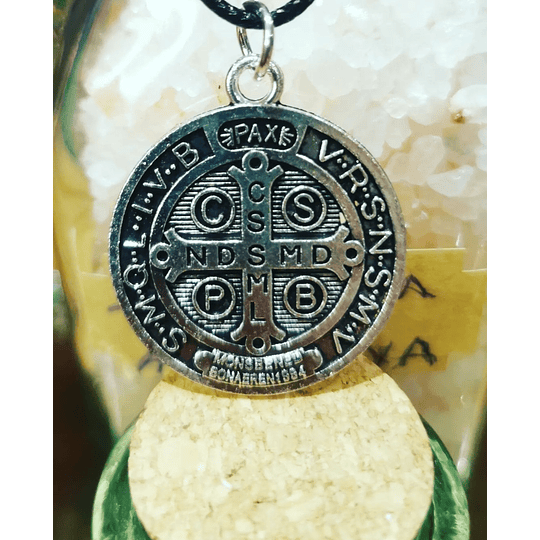 COLLAR MEDALLA SAN BENITO