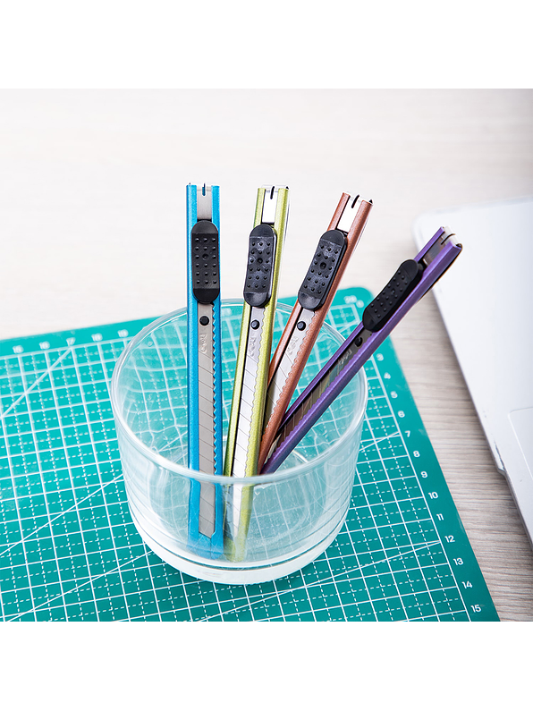 Bisturí Metálico Pequeño Con Clip 3