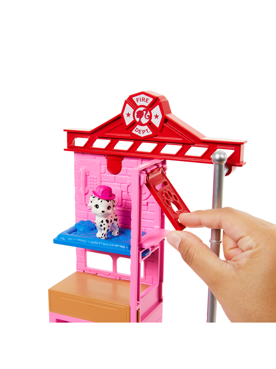 Barbie Profesiones Bombera al Rescate 5