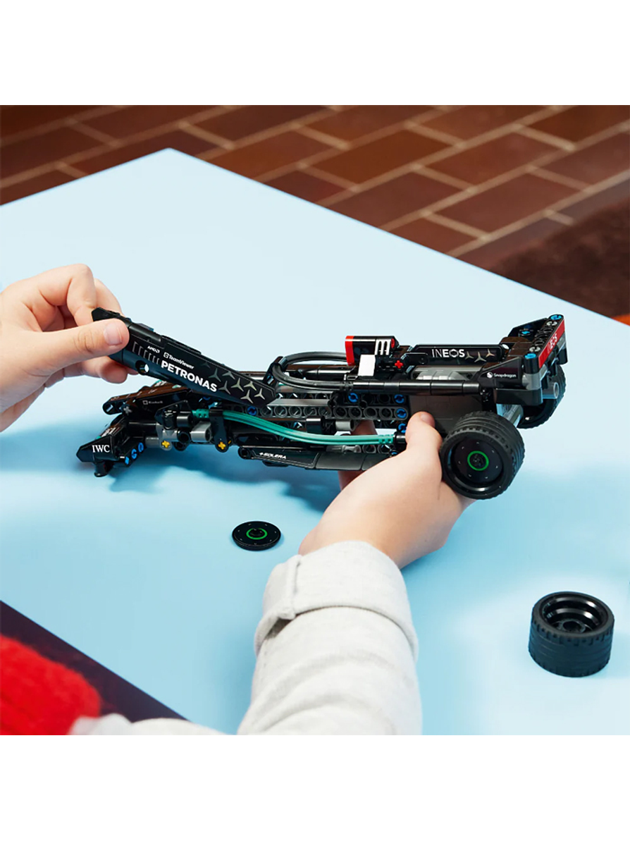 Lego Technic Mercedes AMG F1 W14 4