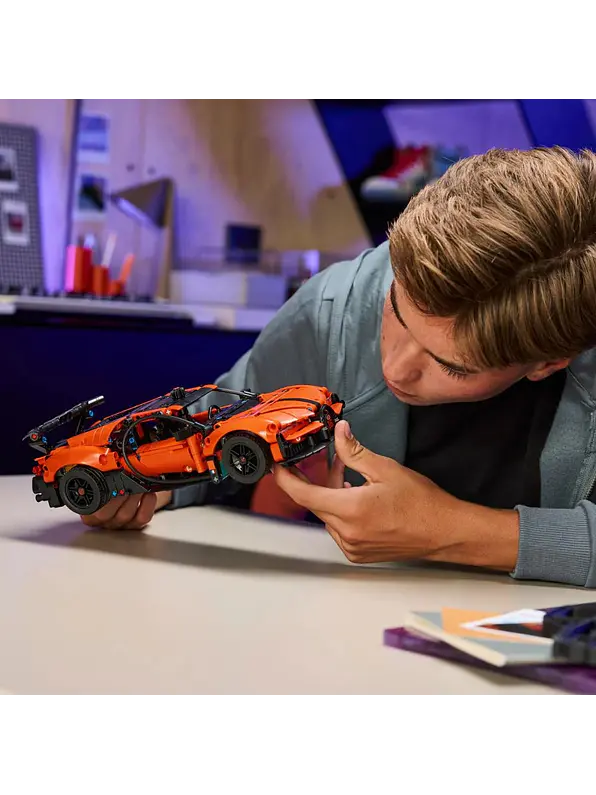 Lego Technic Bugatti Chiron Pur Sport 14
