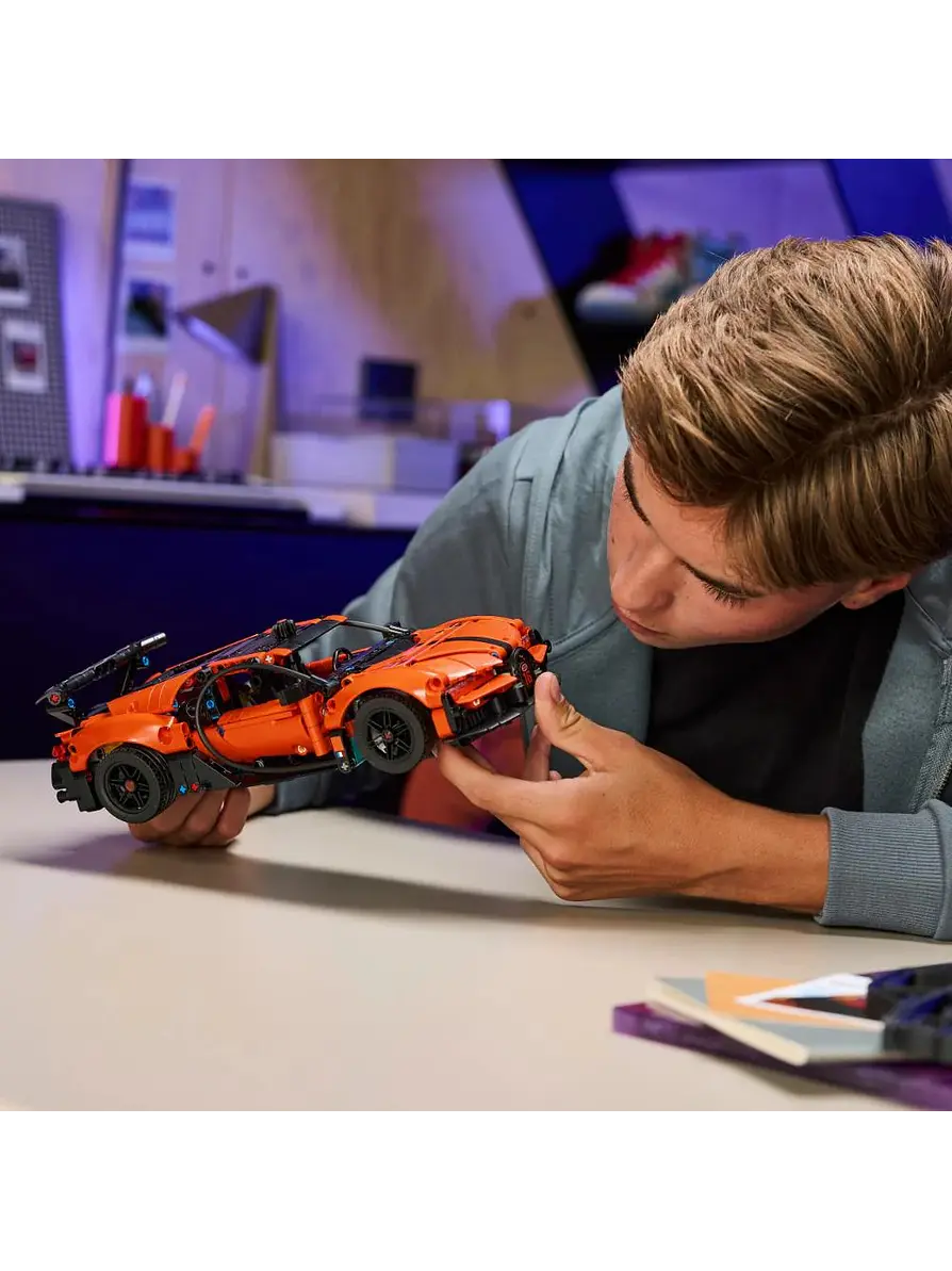 Lego Technic Bugatti Chiron Pur Sport 14