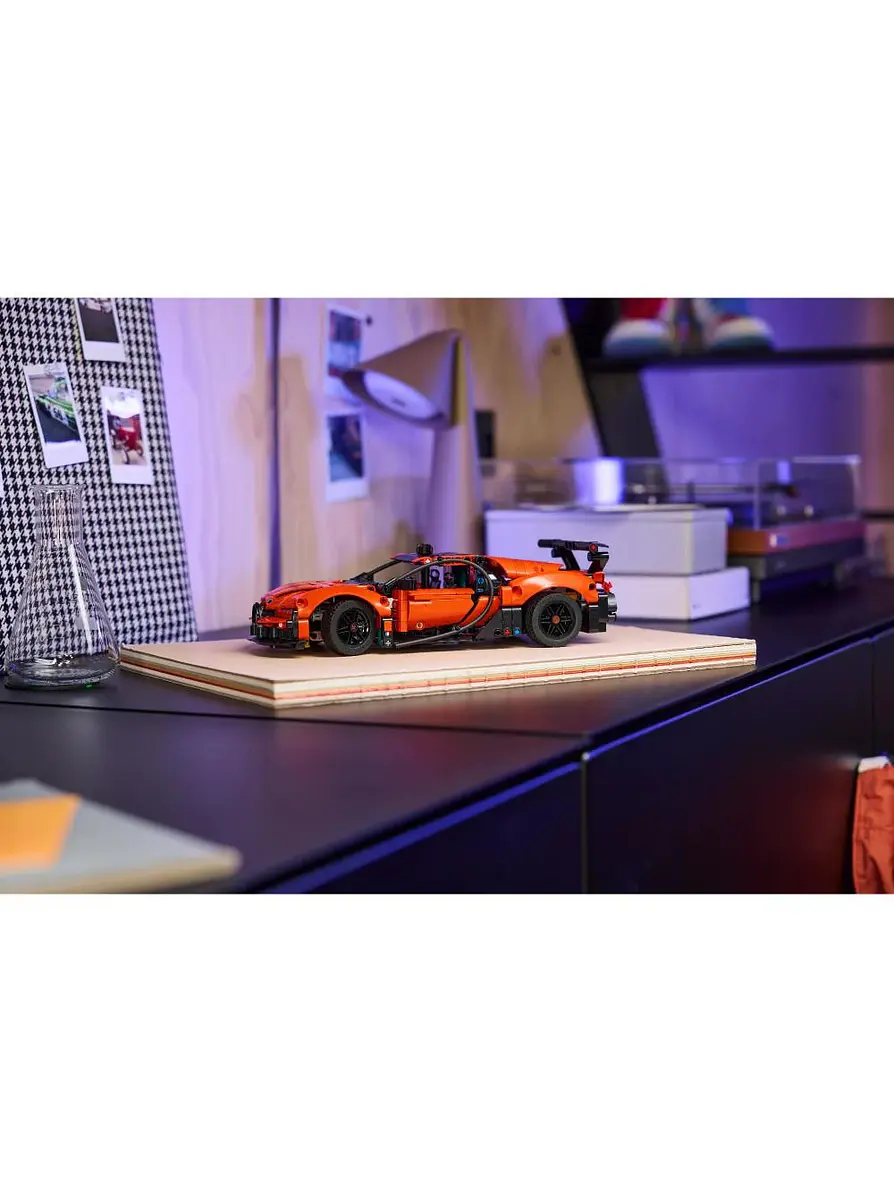 Lego Technic Bugatti Chiron Pur Sport 9