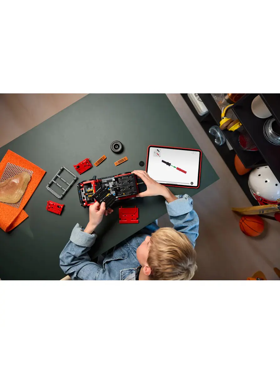 Lego Technic Ford Bronco 7