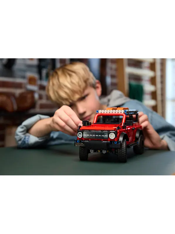 Lego Technic Ford Bronco 8