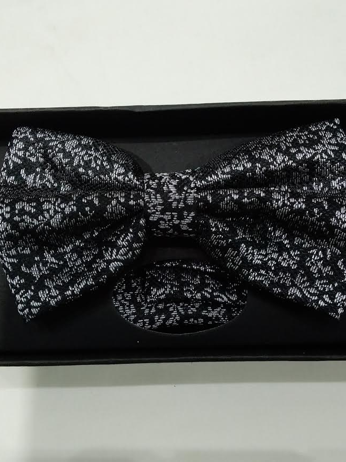 Humita con pañuelo (Negro y Diseño) 1