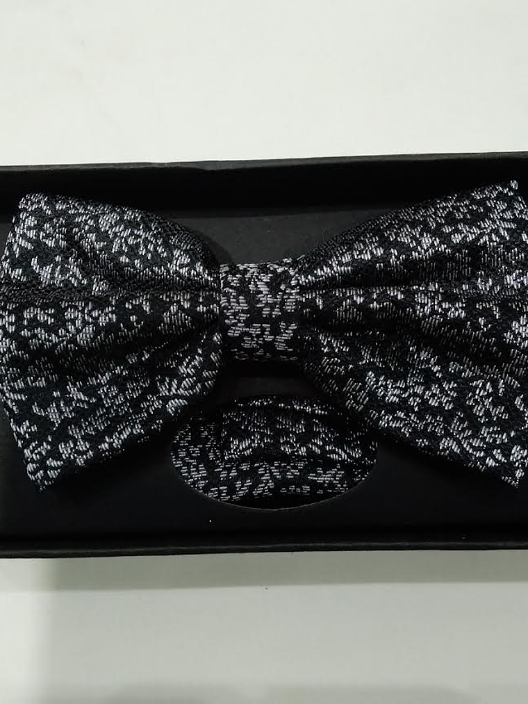 Humita con pañuelo (Negro y Diseño) 1