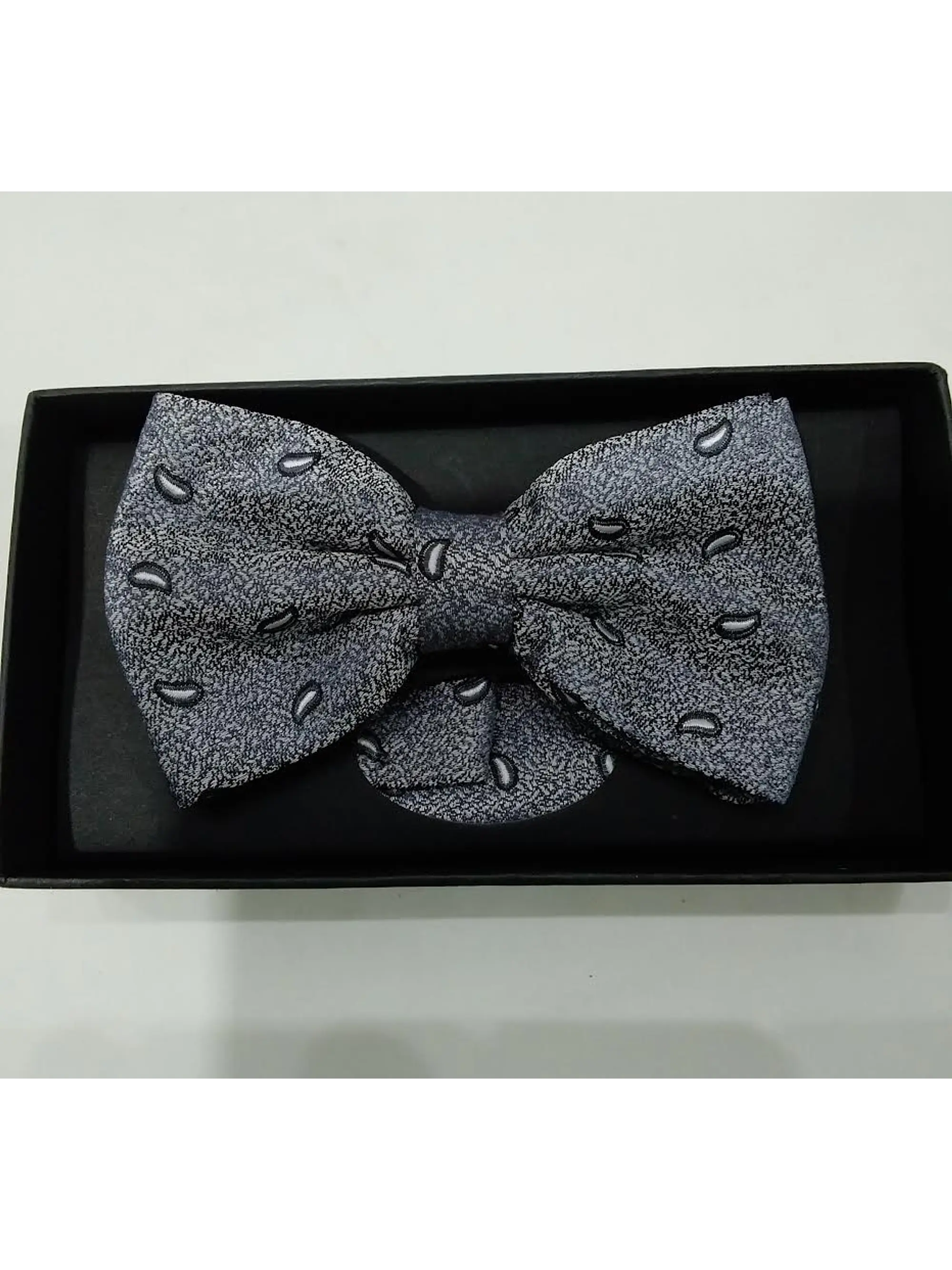 Humita con pañuelo (Gris y Diseño) 1