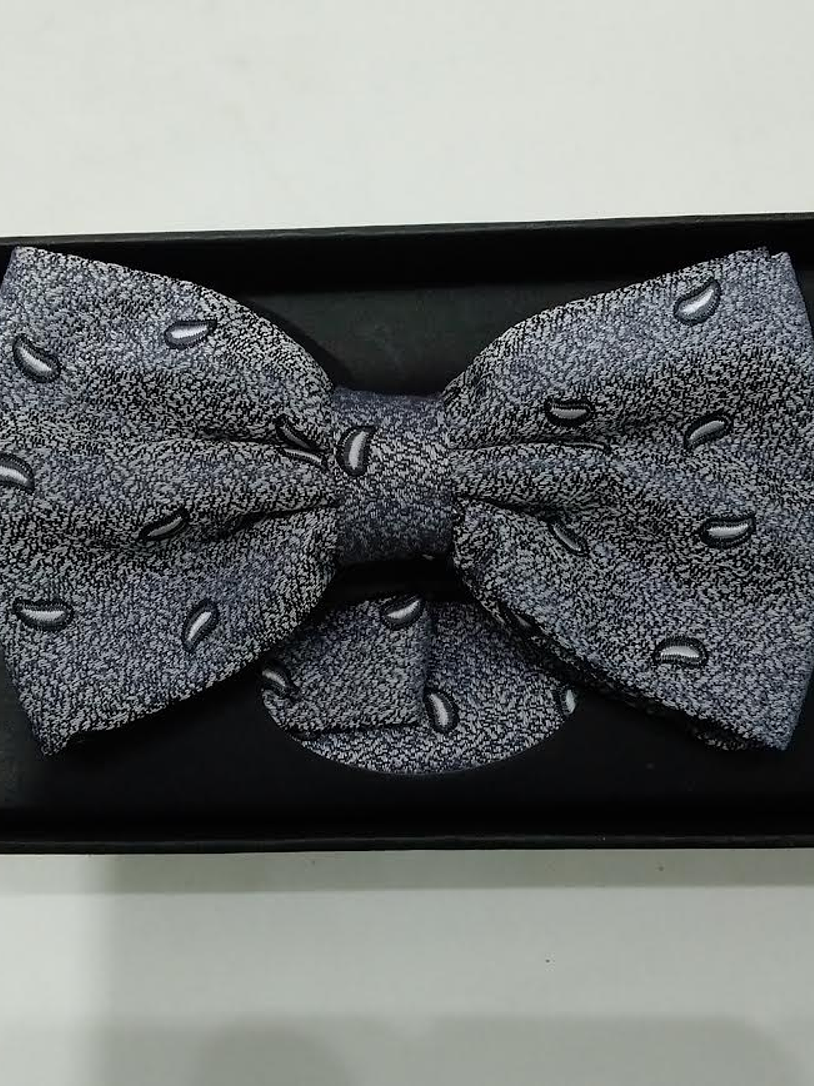 Humita con pañuelo (Gris y Diseño) 1