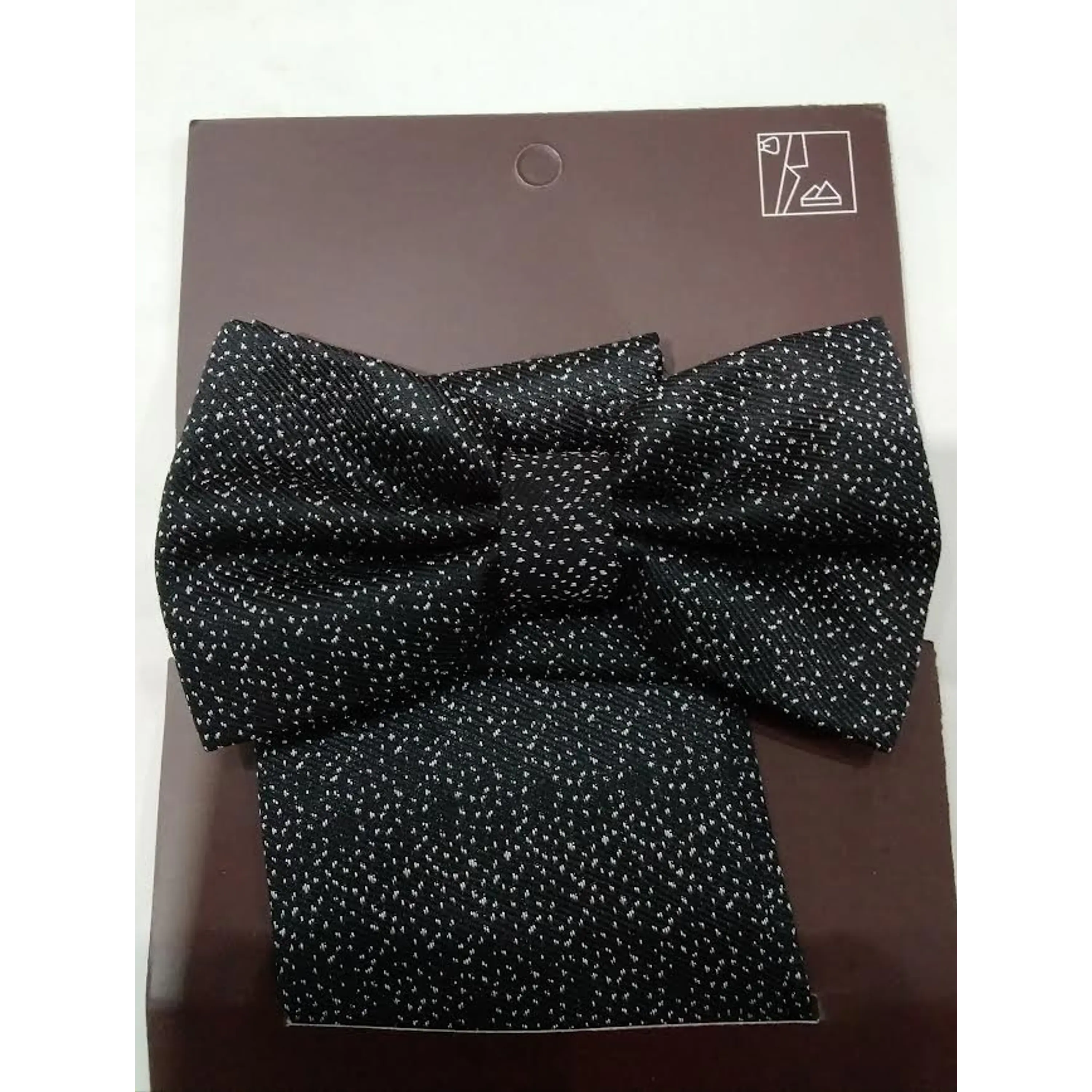 Humita y Pañuelo (Negro y Diseño) 1
