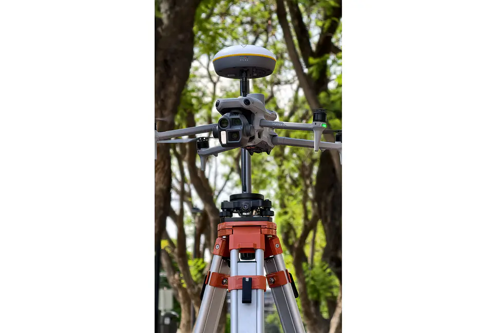 Paquete de fotogrametia con dron DJI y GNSS FJD 1