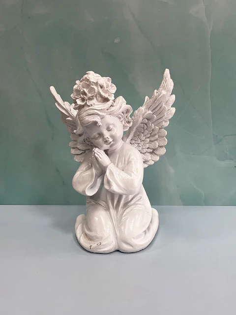 Ángel blanco manos a la derecha