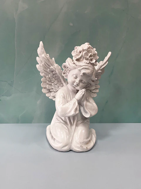Ángel blanco manos a la izquierda