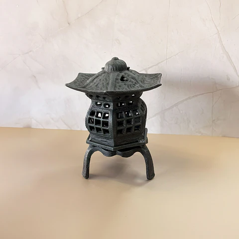 Pagoda de metal