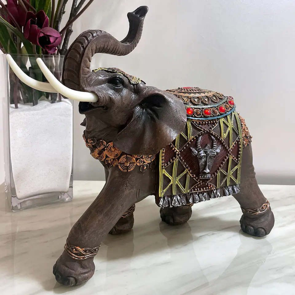 Elefante con montura adornada 1