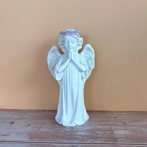Ángel de la guarda con corona de flores