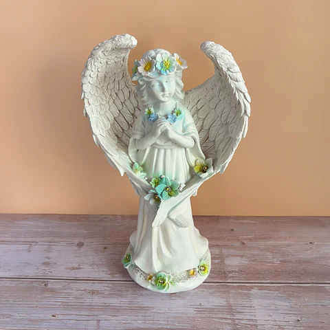 Ángel flores con luz solar