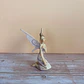 Hada arrodillada morada - Miniatura 1