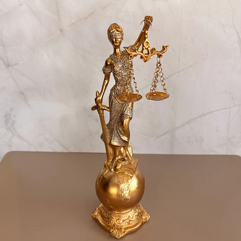 Justicia dorada pequeña