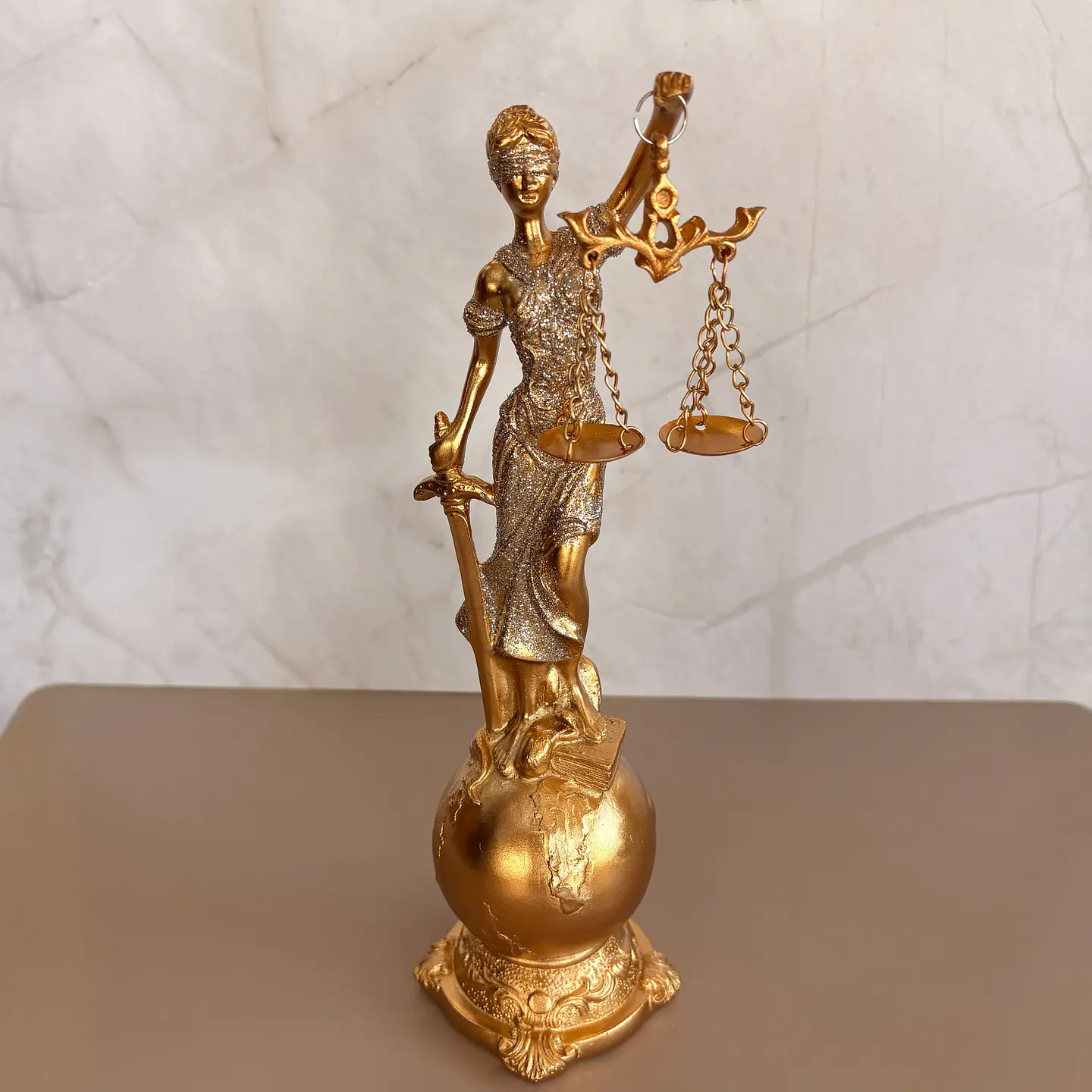 Justicia dorada pequeña 1