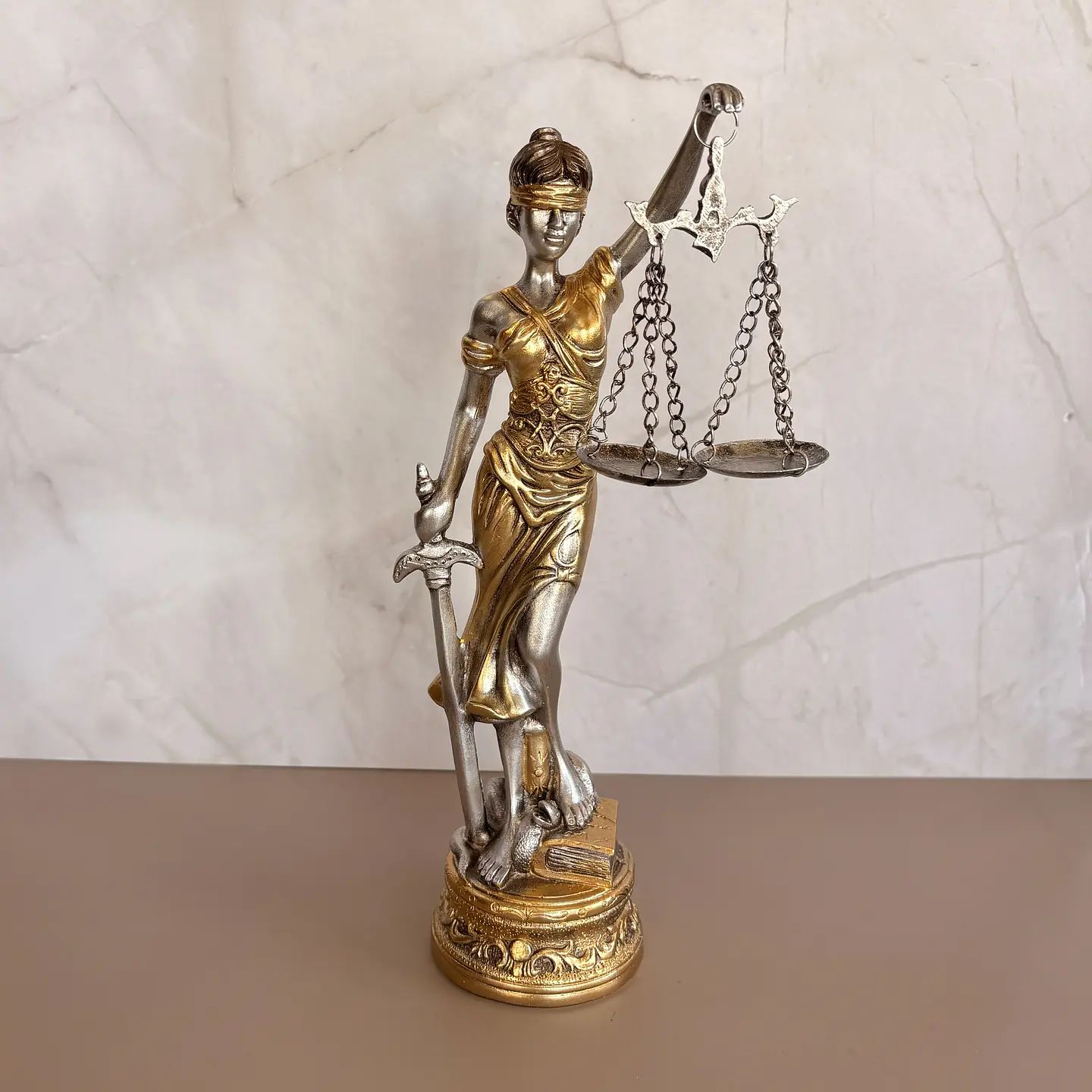 Justicia plateada pequeña 1