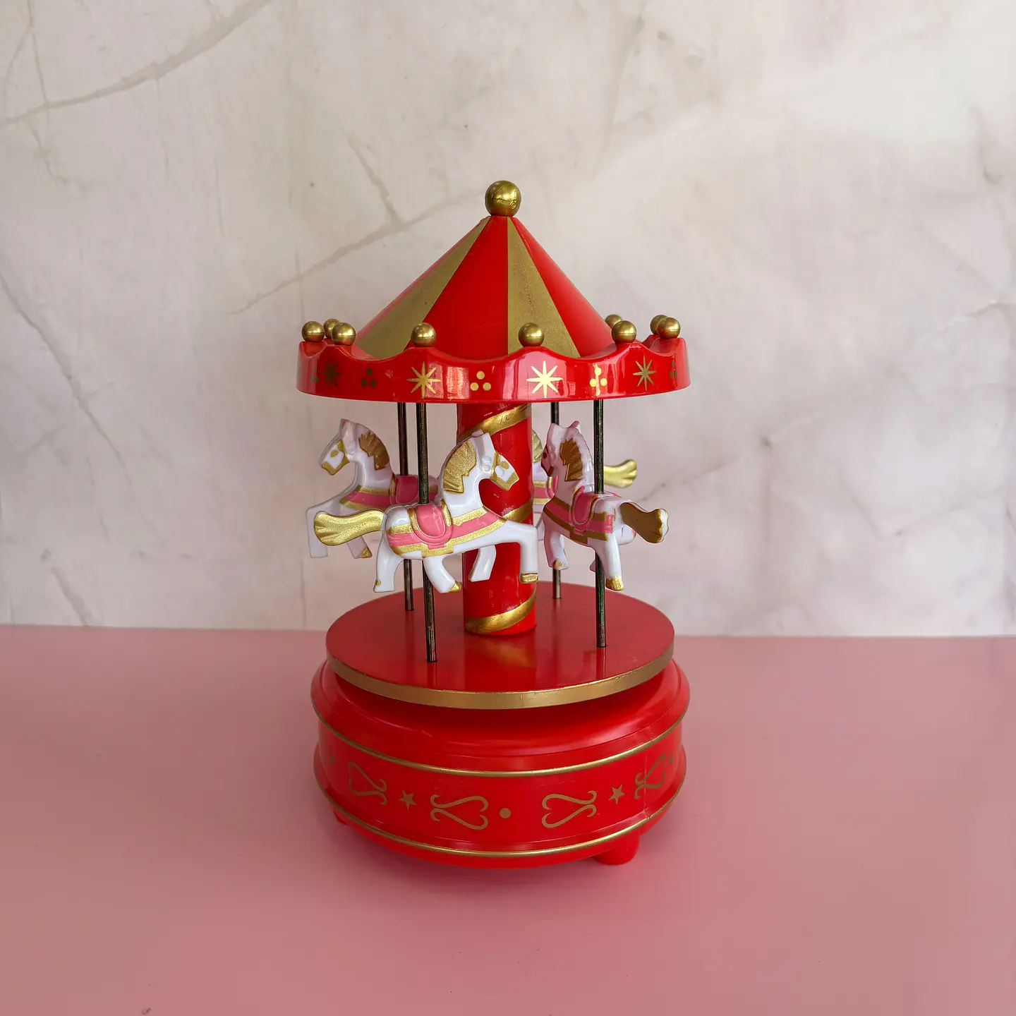 Carrusel rojo con dorado 1