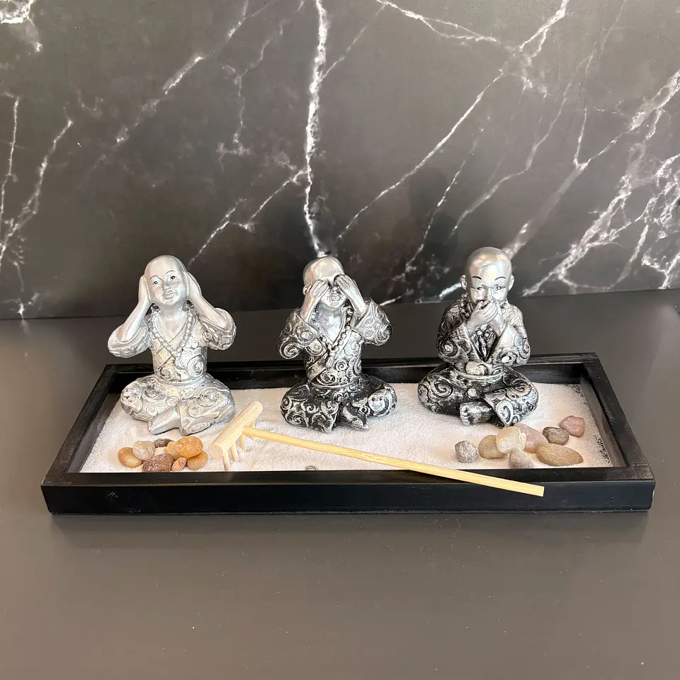 Jardin zen con 3 monjes sabios 1