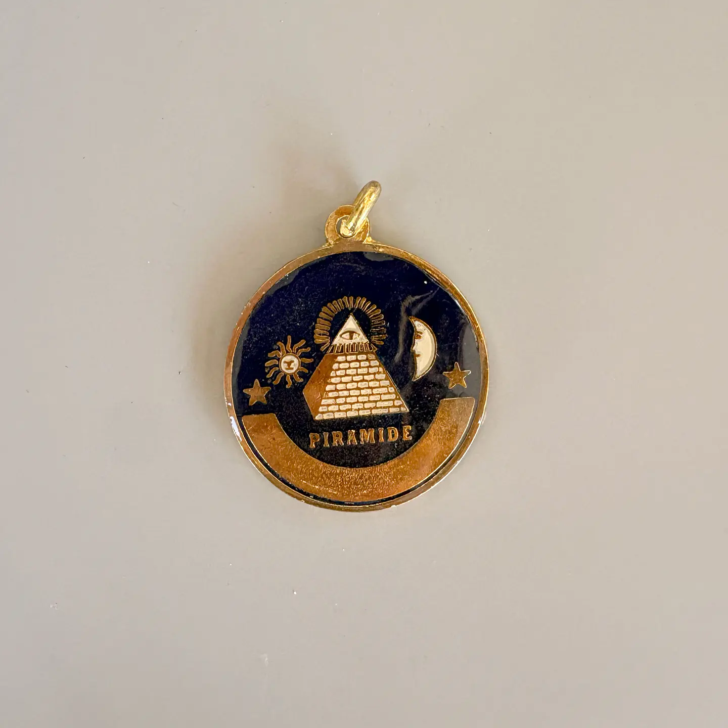 Talismán de la pirámide 1