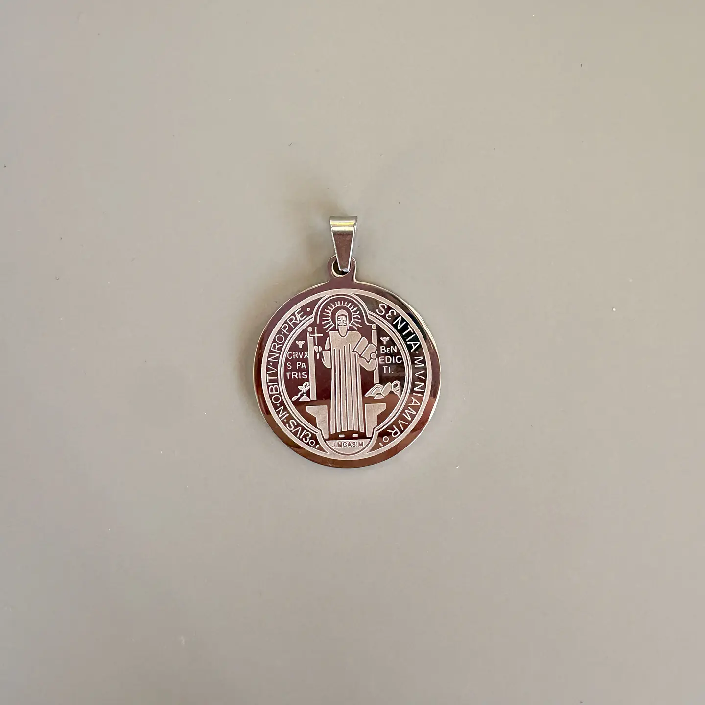 Medalla San benito acero 1
