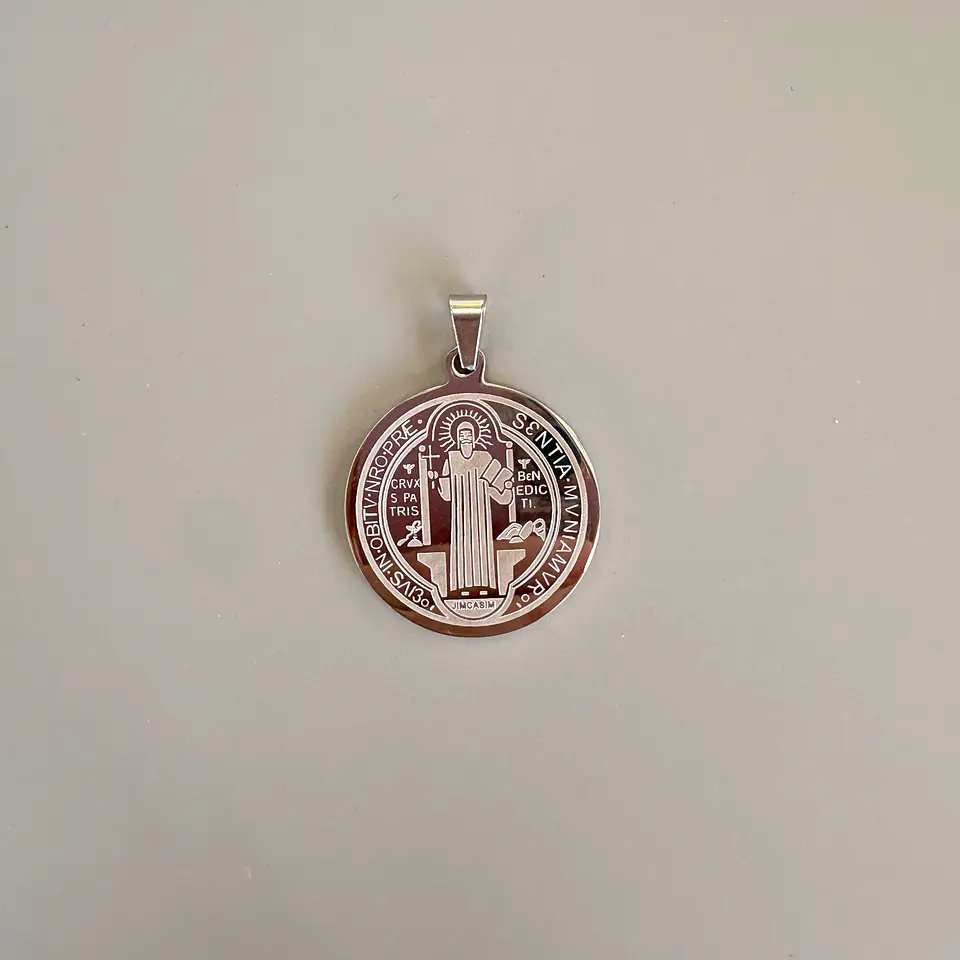 Medalla San benito acero 1