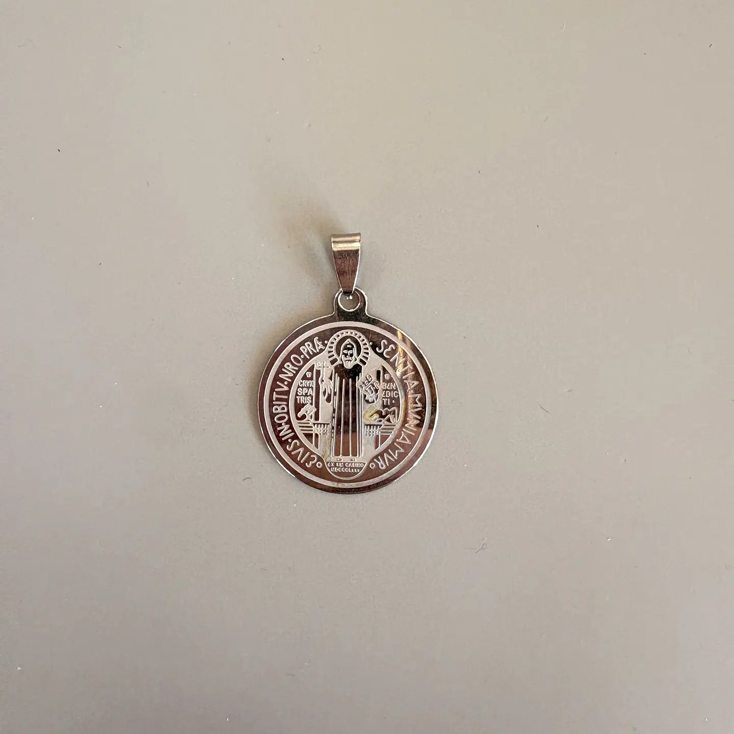 Medalla San benito acero mediana 1