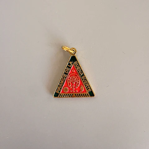 Talisman de la pirámide pequeña