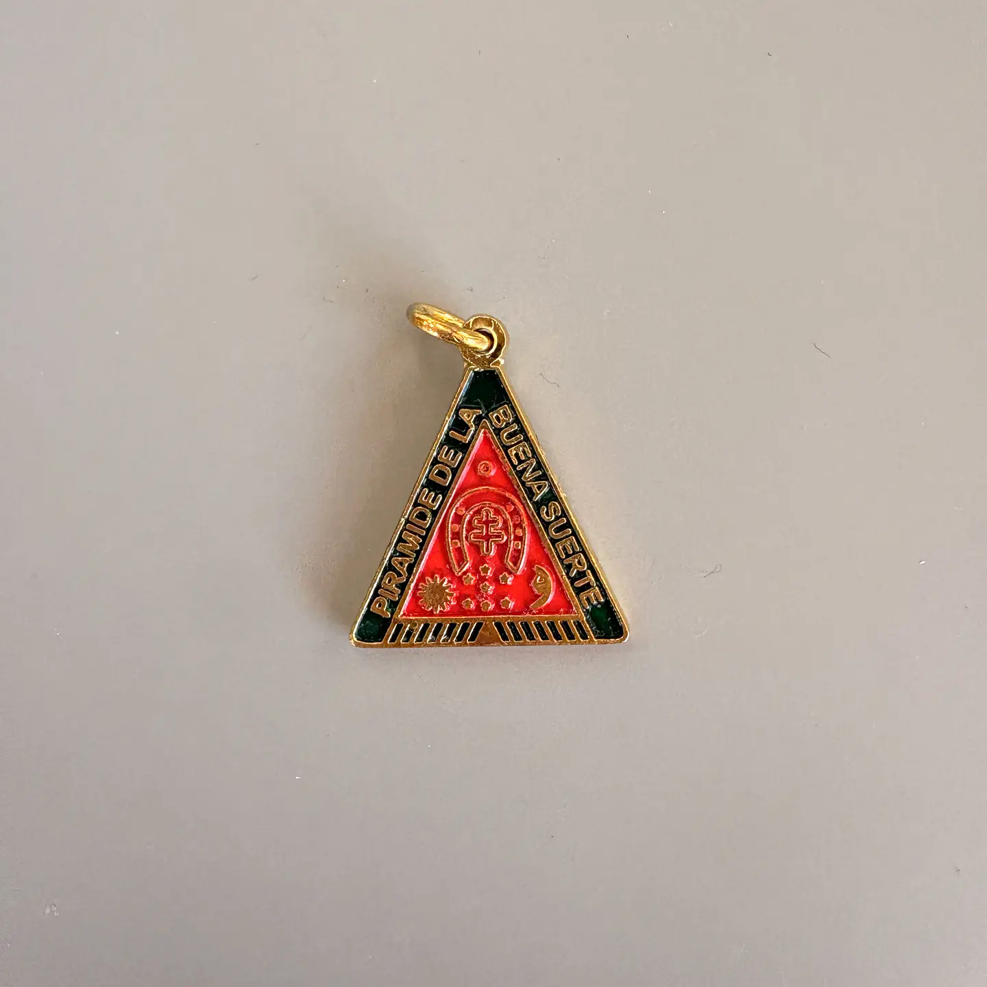 Talisman de la pirámide pequeña 1