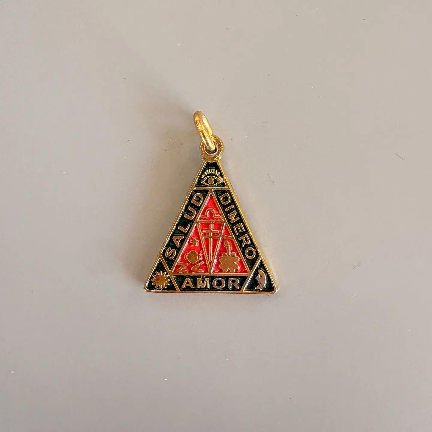 Talisman de la pirámide pequeña 2