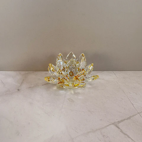 Flor de loto amarilla grande