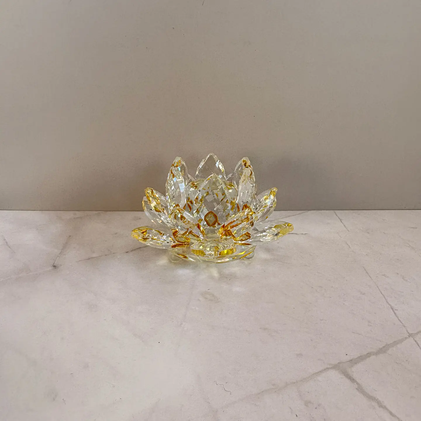 Flor de loto amarilla grande 1
