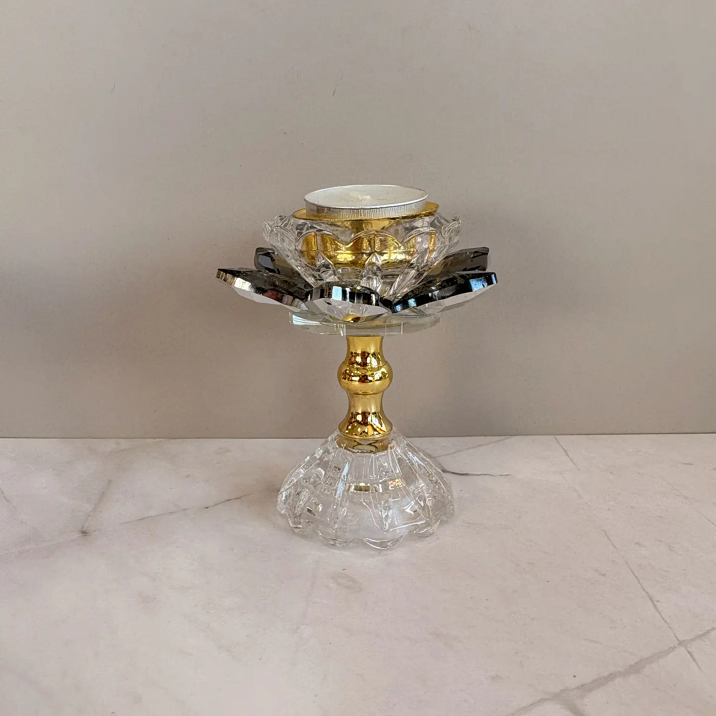 Candelabro flor de loto gris 1