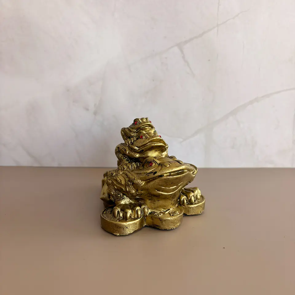 Ranas de tres patas apiladas 1