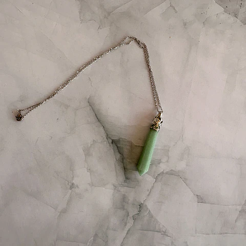 Péndulo de jade colgante metálico