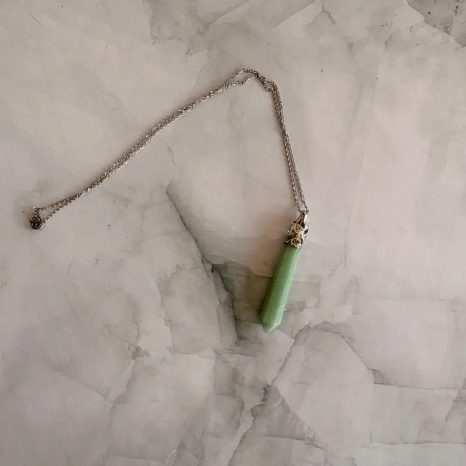 Péndulo de jade colgante metálico 1