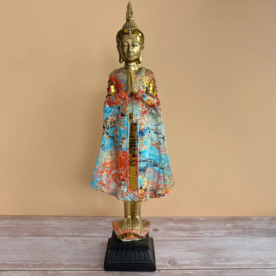Siddhartha colores rezando 1