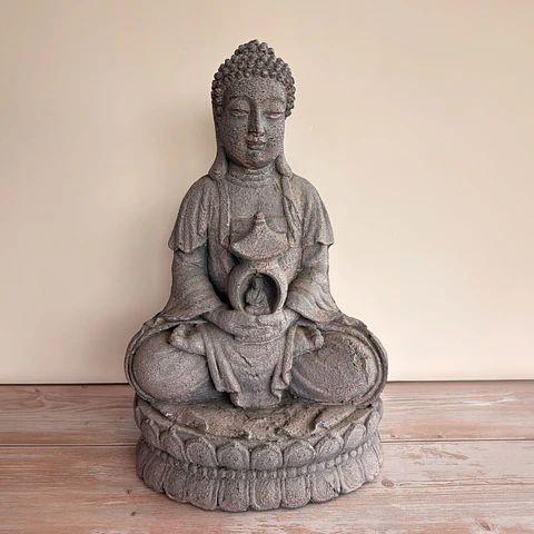 Siddhartha sobre flor de loto y pagoda