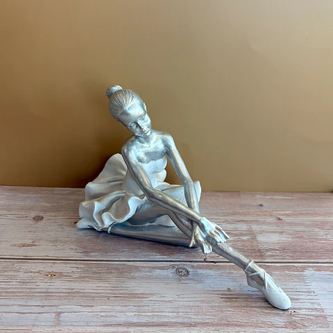 Bailarina ballet sentada