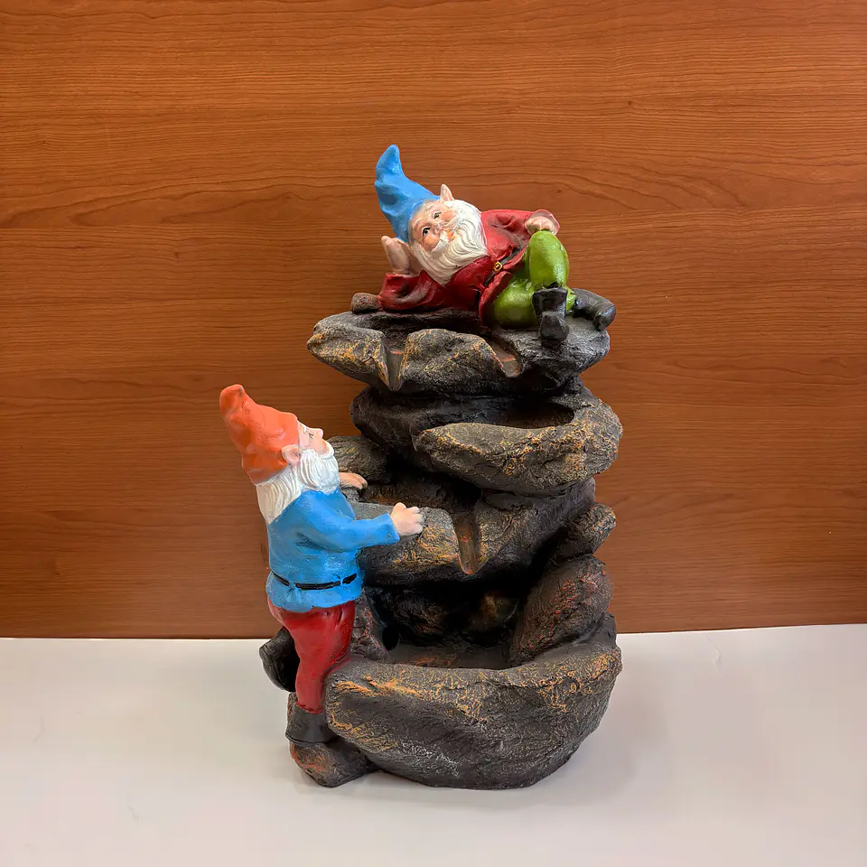 Fuente de agua con gnomos 1