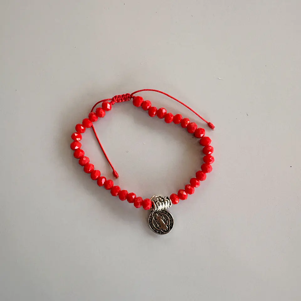 Pulsera roja San Benito cristales 1