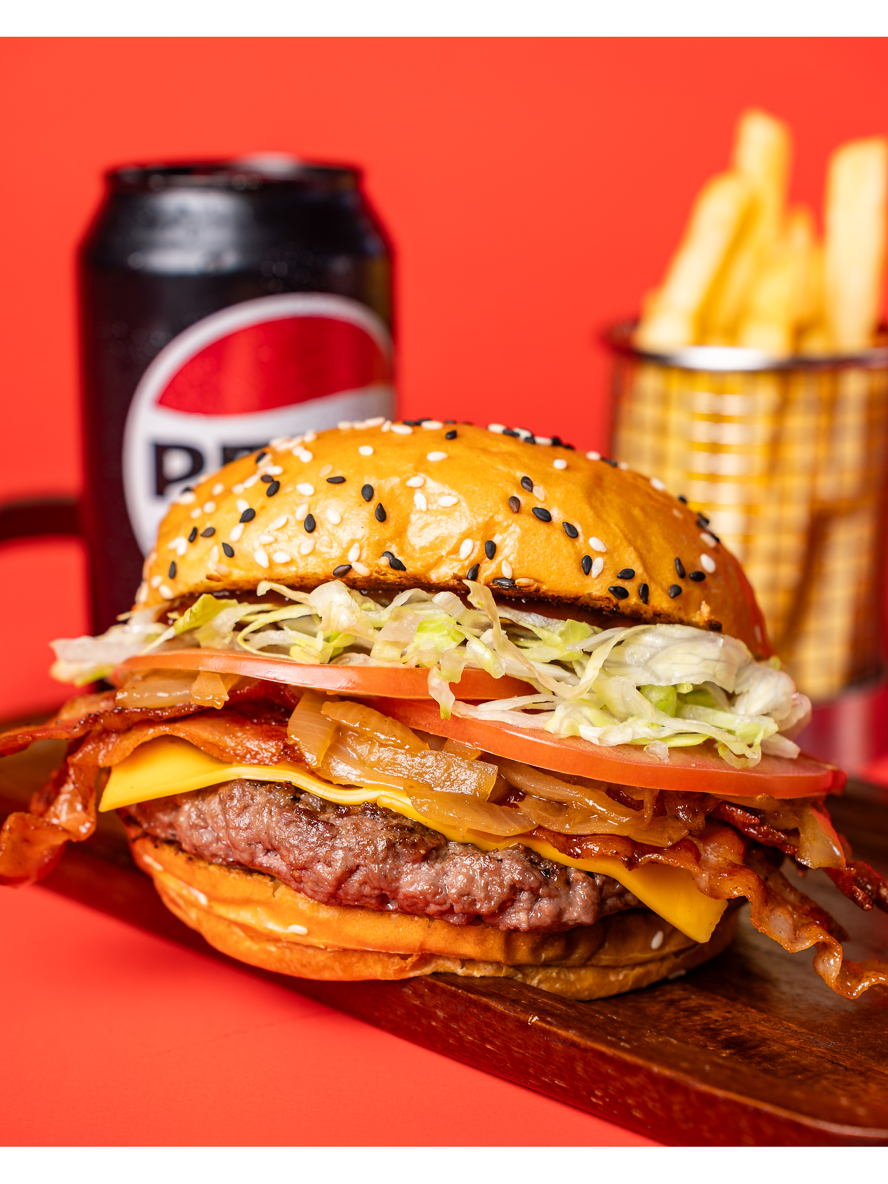 Burger 02 + Papas fritas + Bebida gratis 1